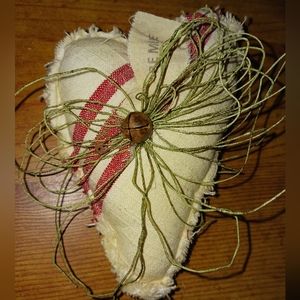 Very pretty primitive heart basket filler